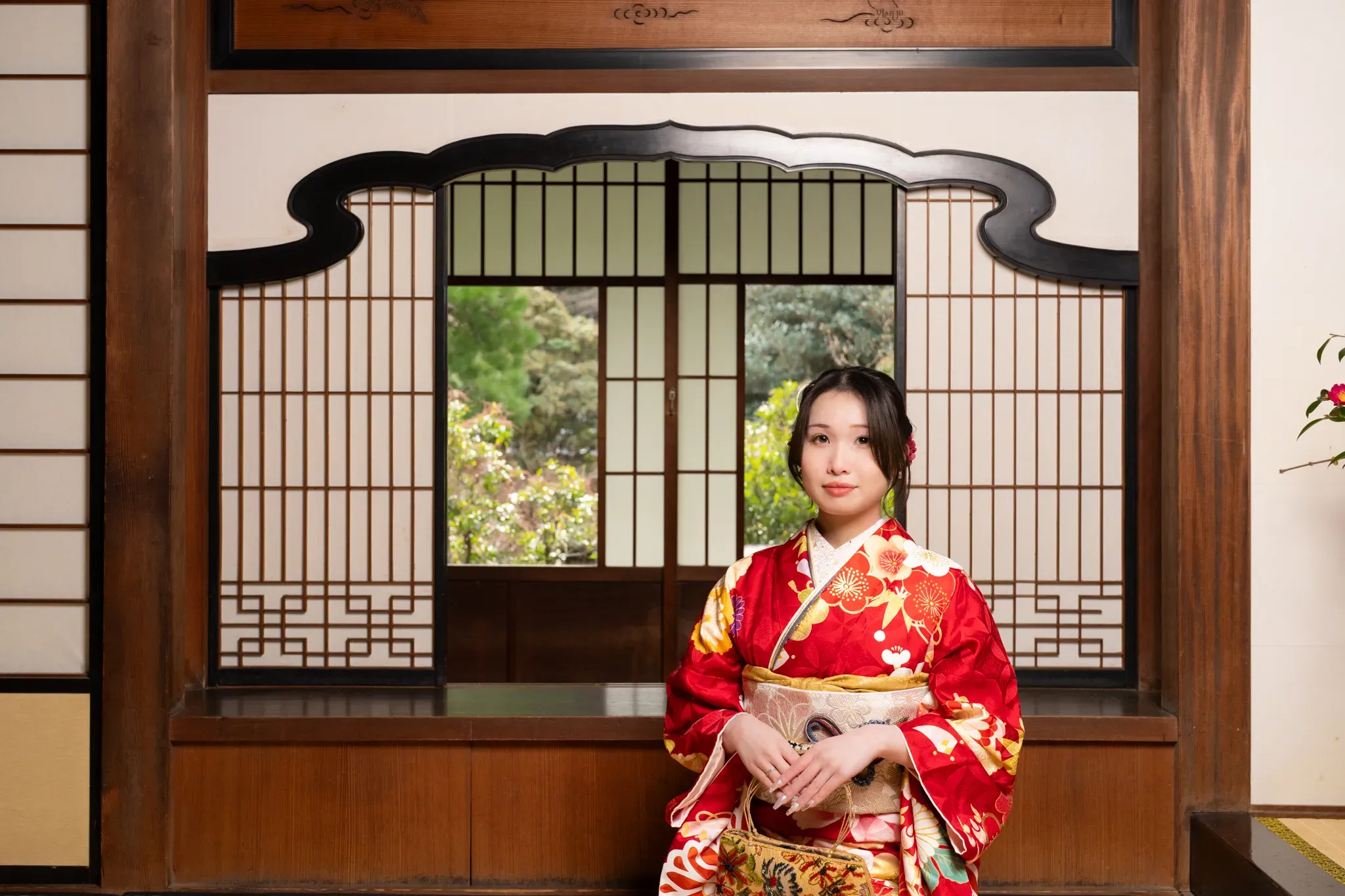 【山口県下関市で成人式庭園1撮影】三姉妹の次女様の成人式撮影です。撮影の途中では、彼氏様もご一緒にいらっしゃり、楽しくカップル撮影も行いました。2