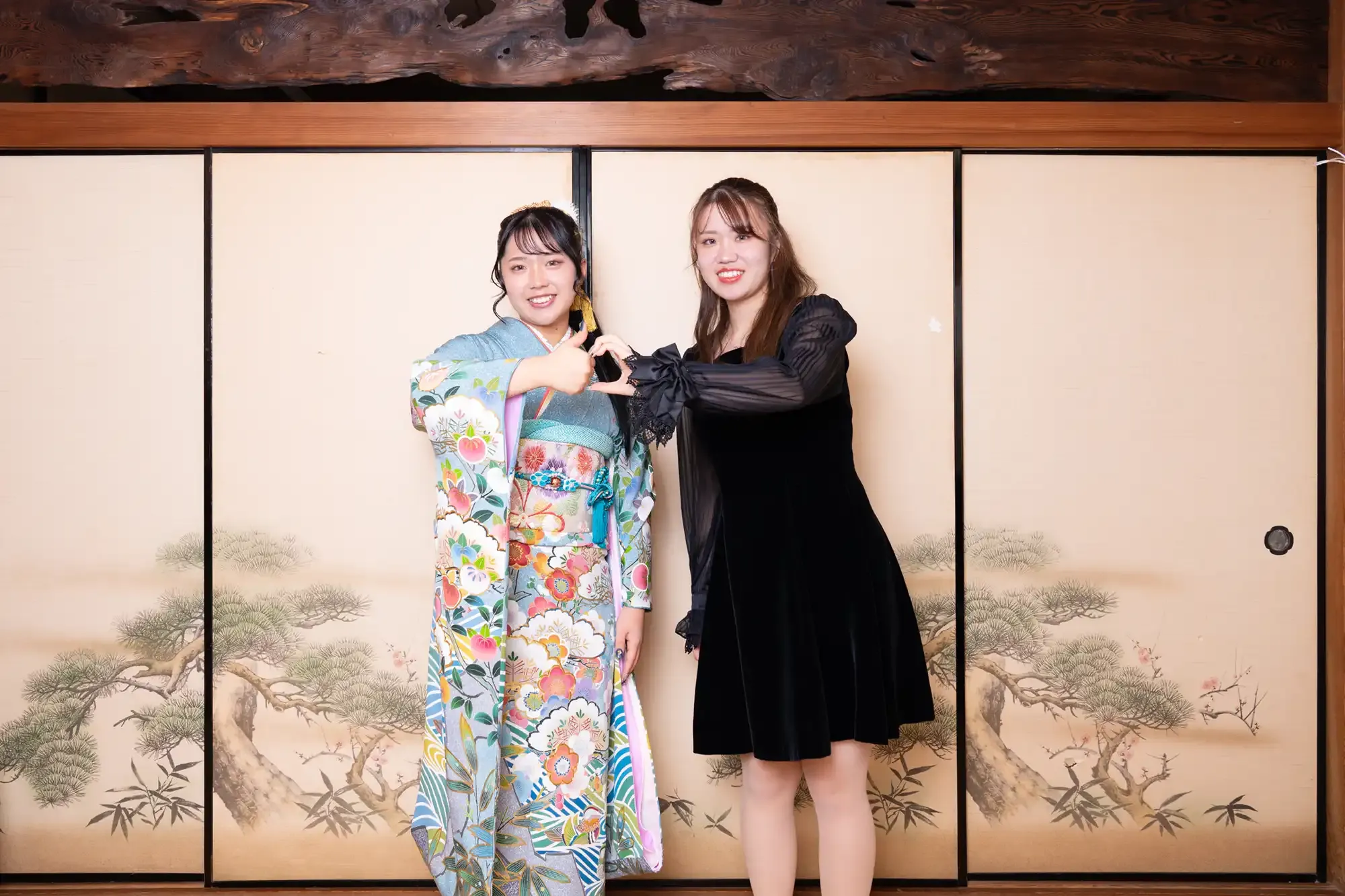 【福岡県春日市で成人式自宅撮影】姉妹の次女様の成人式撮影です。2年前に長女様の撮影を担当させていただき、今回、次女様の撮影をお任せいただけたことを大変光栄に思います。13