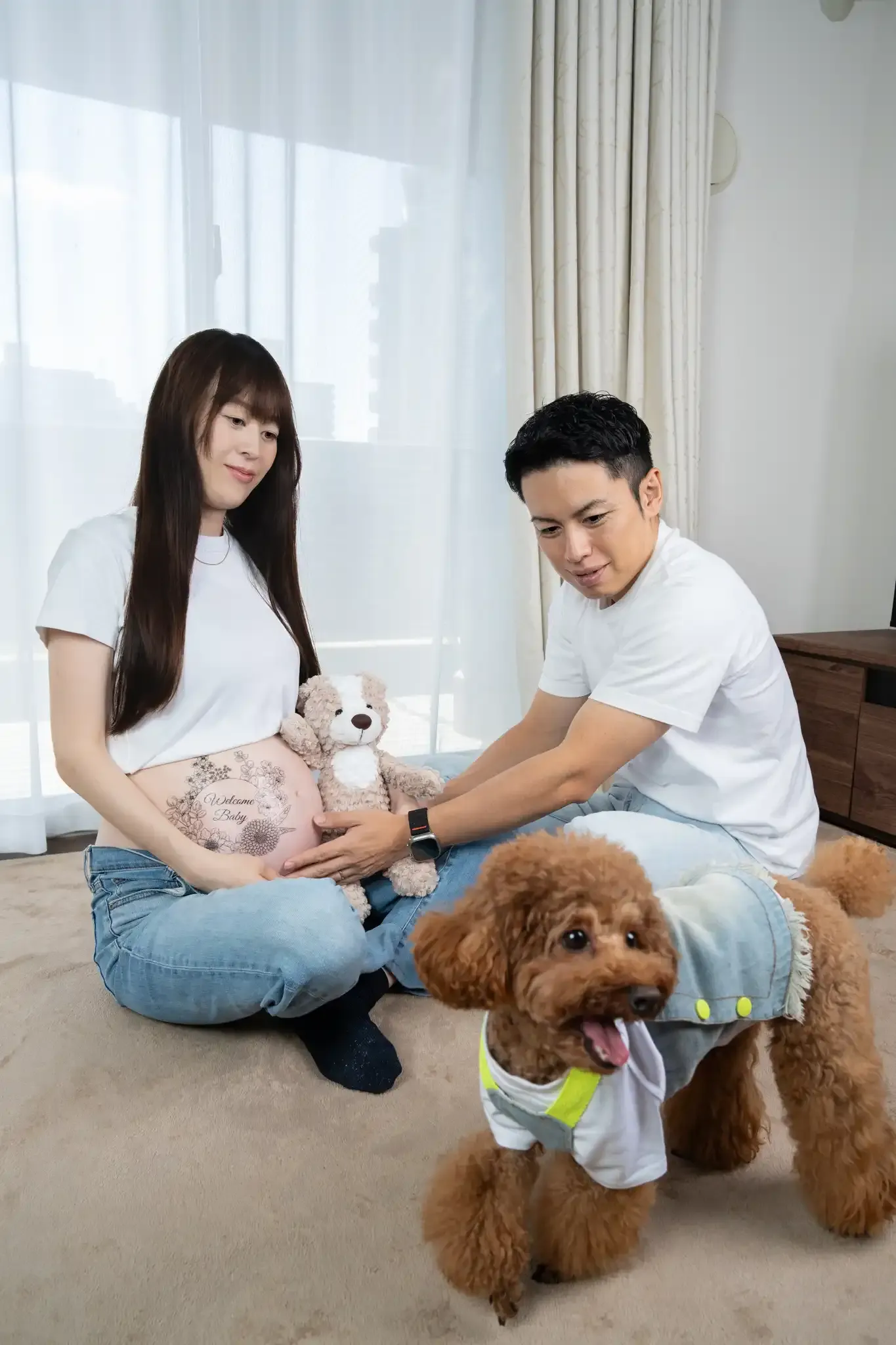 【福岡県北九州市小倉北区でマタニティ体調撮影】自然光がきれいなご自宅で、ご夫婦とワンちゃんのマタニティ撮影です。4