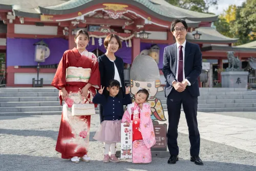 【福岡県北九州市小倉北区で家族撮影】福岡県北九州市小倉北区の篠崎八幡神社にて、3歳の女の子と4歳のお姉ちゃんの七五三撮影を行いました。2