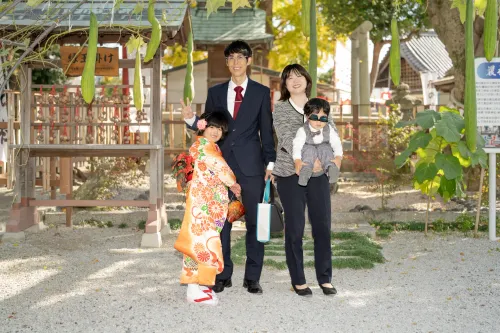 【福岡県飯塚市で家族撮影】飯塚市の曩祖八幡宮にて、7歳の女の子と3歳の男の子の七五三撮影を行いました。23
