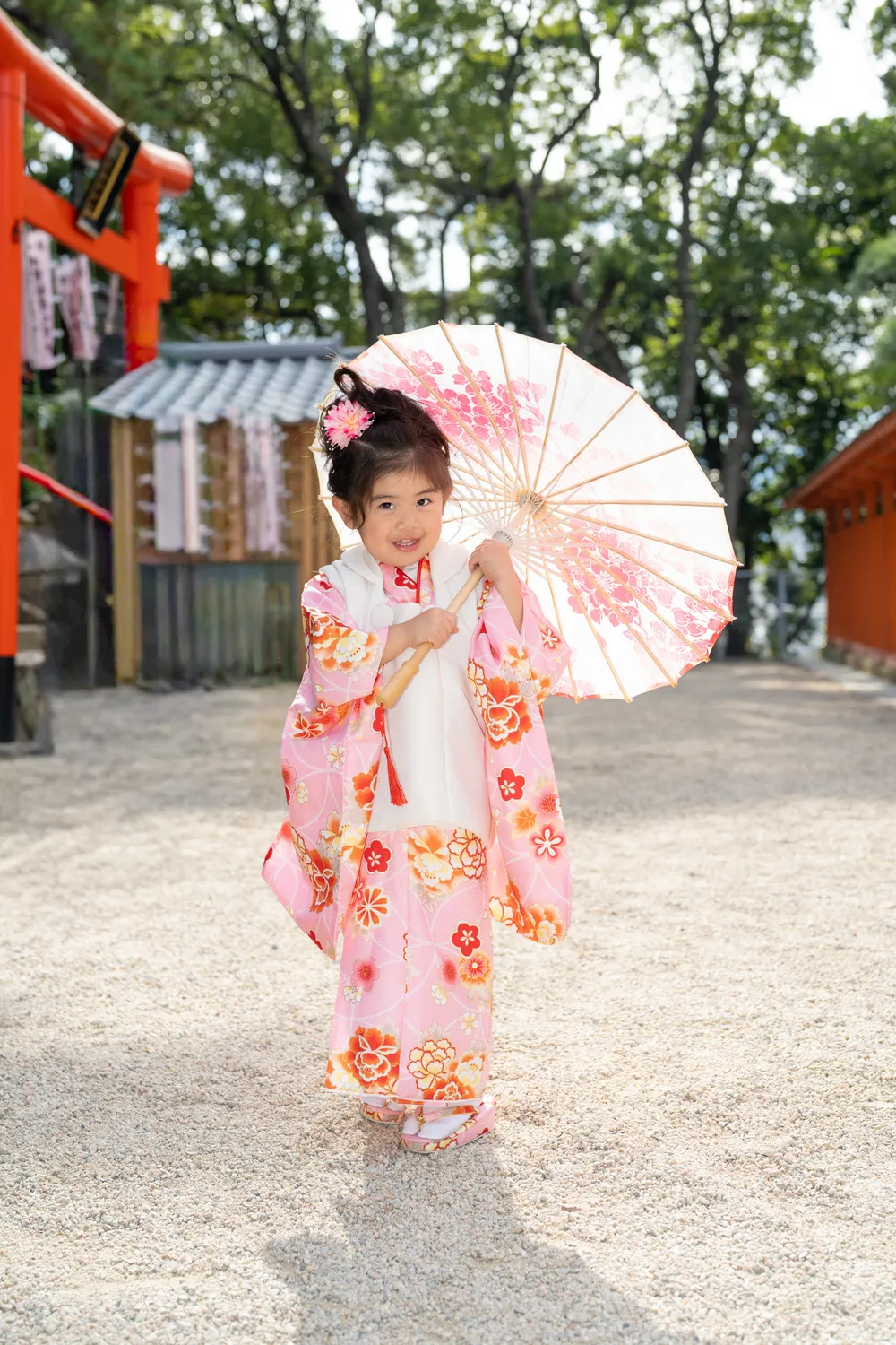 紅葉八幡宮での七五三撮影｜やさしい色合いが映える三歳の装い