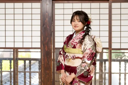 【佐賀県佐賀市で成人式撮影】佐賀市歴史民俗館の旧三省銀行・旧福田邸を舞台に、成人式の前撮り撮影を行いました。2