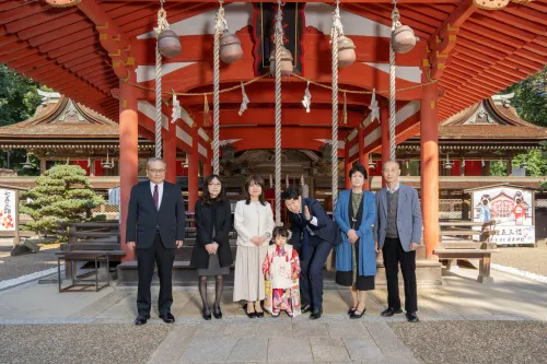 【山口県下関市で家族撮影】山口県下関市にある住吉神社にて、3歳の女の子の七五三撮影を行いました。2