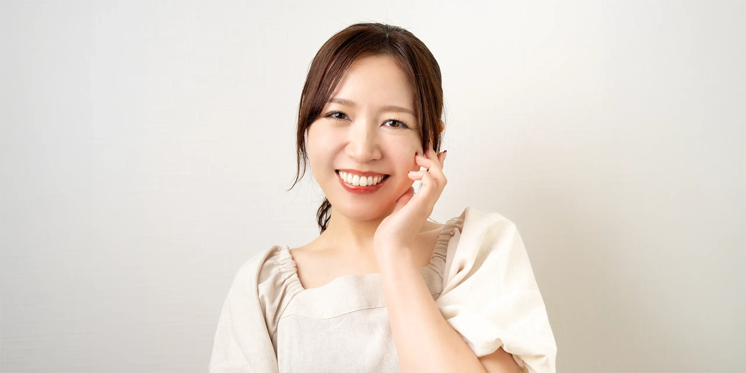 自然な表情で魅せるサロンプロフィールと商品撮影