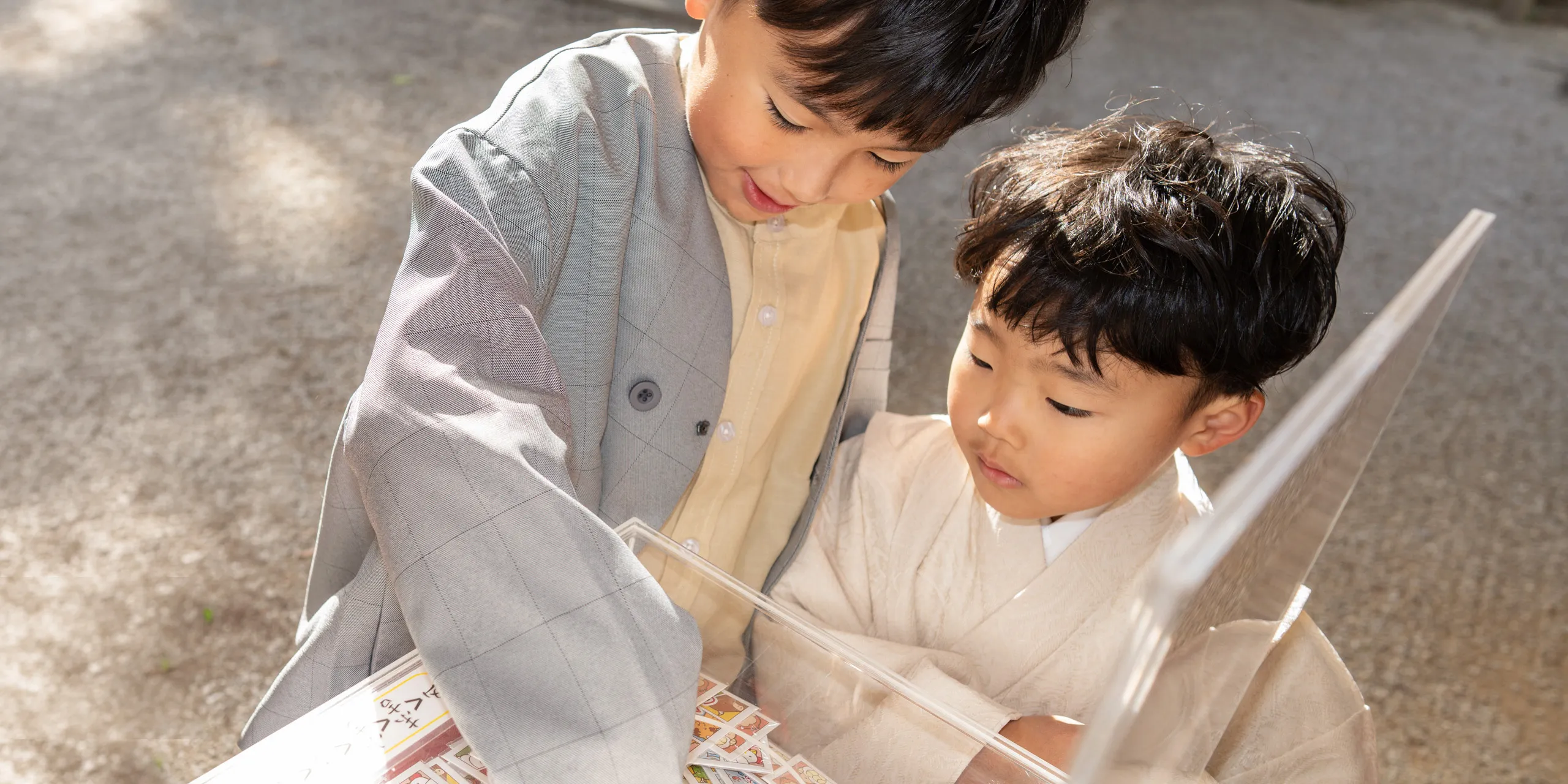 飯盛神社での七五三撮影｜兄妹と家族の自然な記念写真