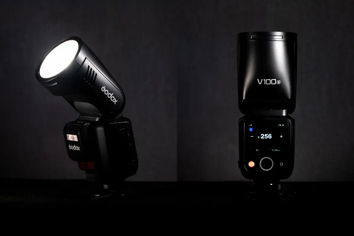 GODOX V100がついに到着しました。